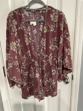 Like New Tobi Kimono Sleeve Romper Mauve Floral Deep Front Plunge Neck Medium